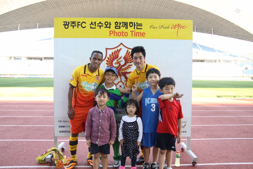 2014 K리그 챌린지 32라운드 대구전-승리의 포토타임09.jpg