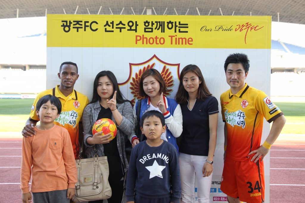2014 K리그 챌린지 32라운드 대구전-승리의 포토타임10.jpg