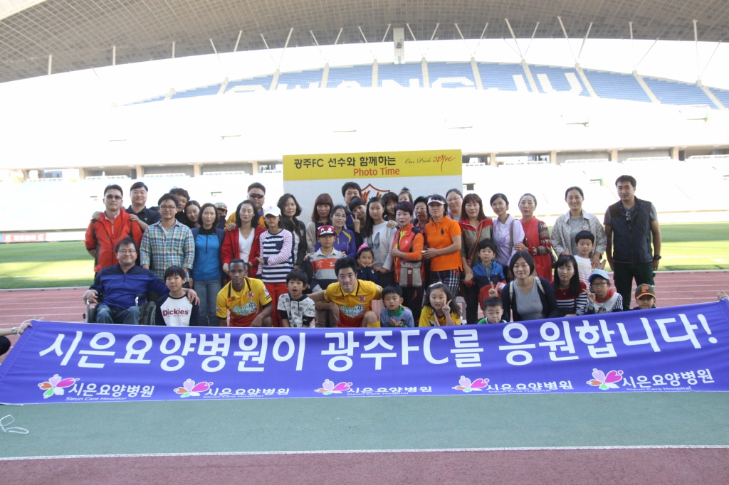 2014 K리그 챌린지 32라운드 대구전-승리의 포토타임17.jpg
