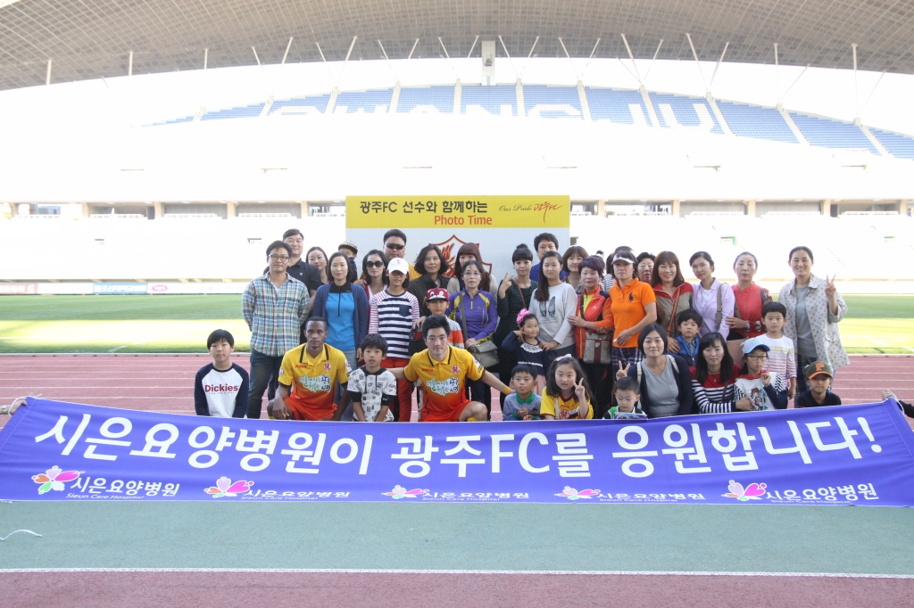 2014 K리그 챌린지 32라운드 대구전-승리의 포토타임15.jpg