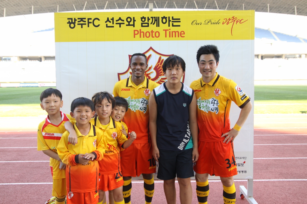 2014 K리그 챌린지 32라운드 대구전-승리의 포토타임03.jpg