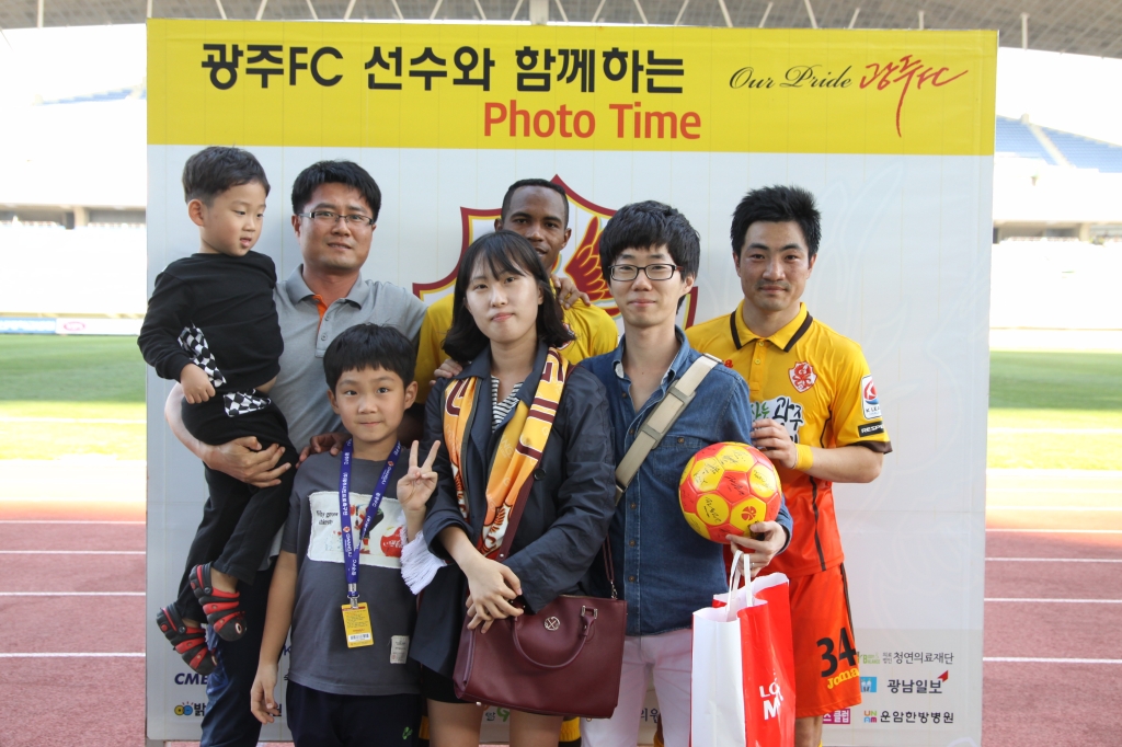 2014 K리그 챌린지 32라운드 대구전-승리의 포토타임06.jpg