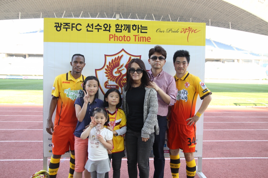 2014 K리그 챌린지 32라운드 대구전-승리의 포토타임13.jpg