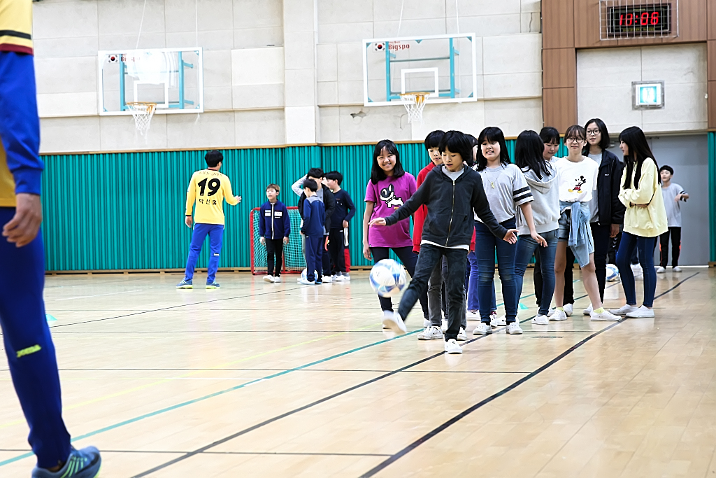 160428 희망축구교실(봉주초등학교)-15.jpg