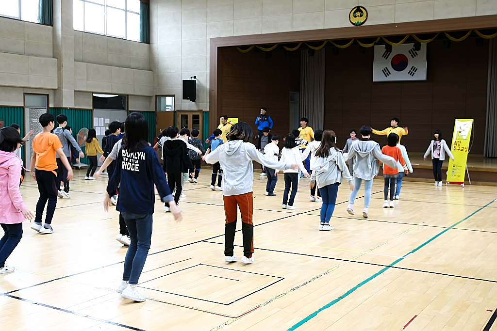160428 희망축구교실(봉주초등학교)-09.jpg